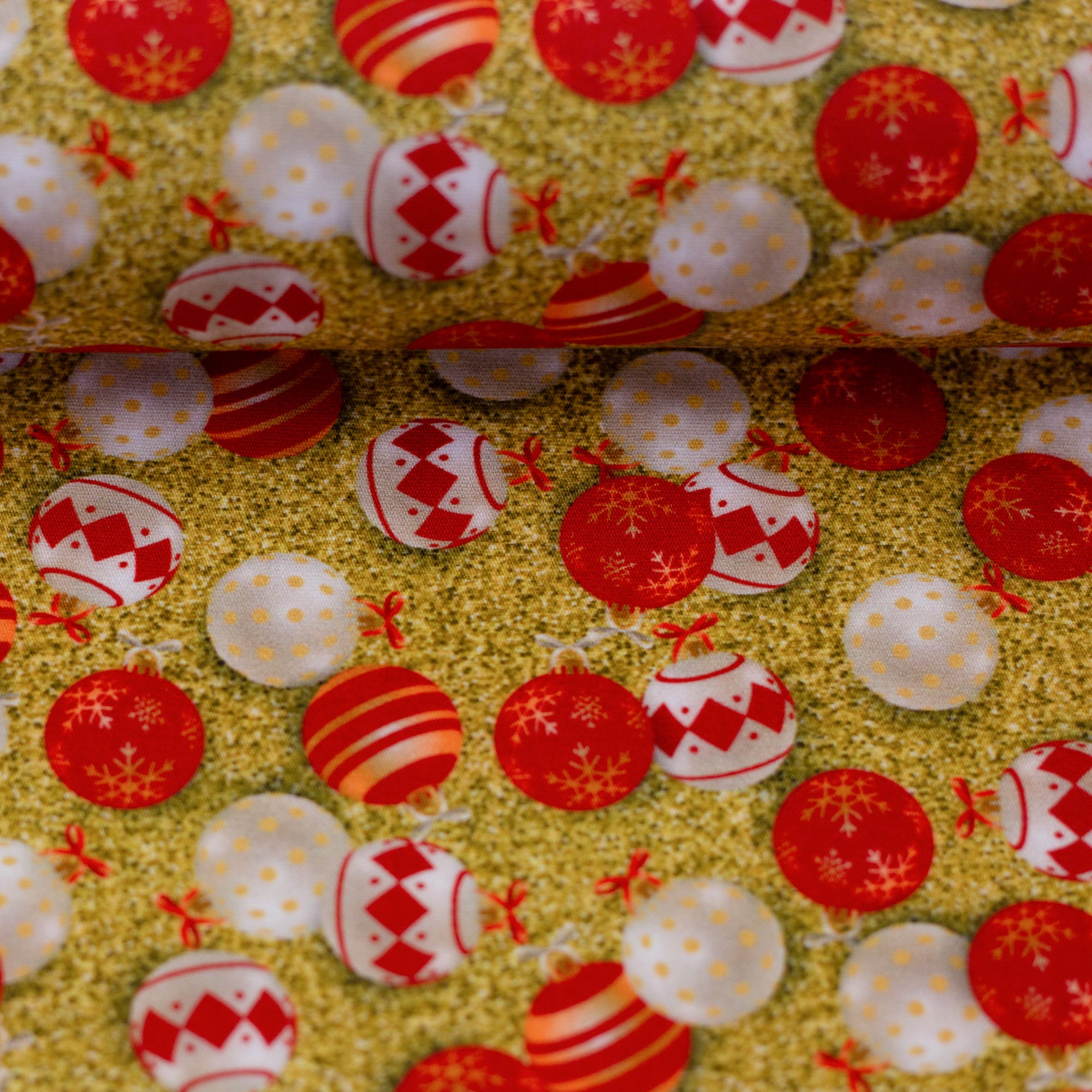 Baumwollwebware „Merry Christmas“ – Rote Weihnachtskugeln, Swafing