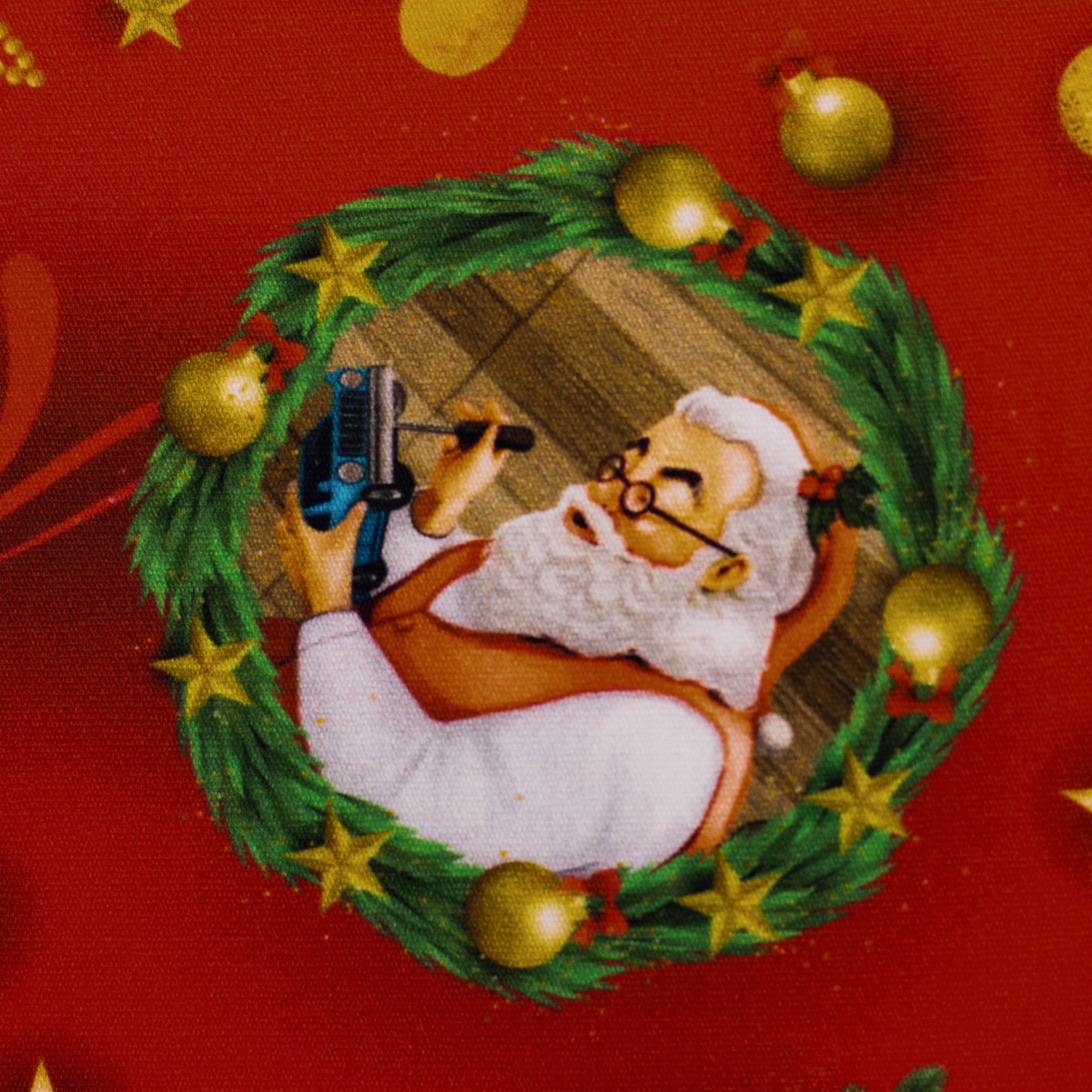 Baumwollwebware „Merry Christmas“ – Weihnachtsmänner auf Rot, Swafing