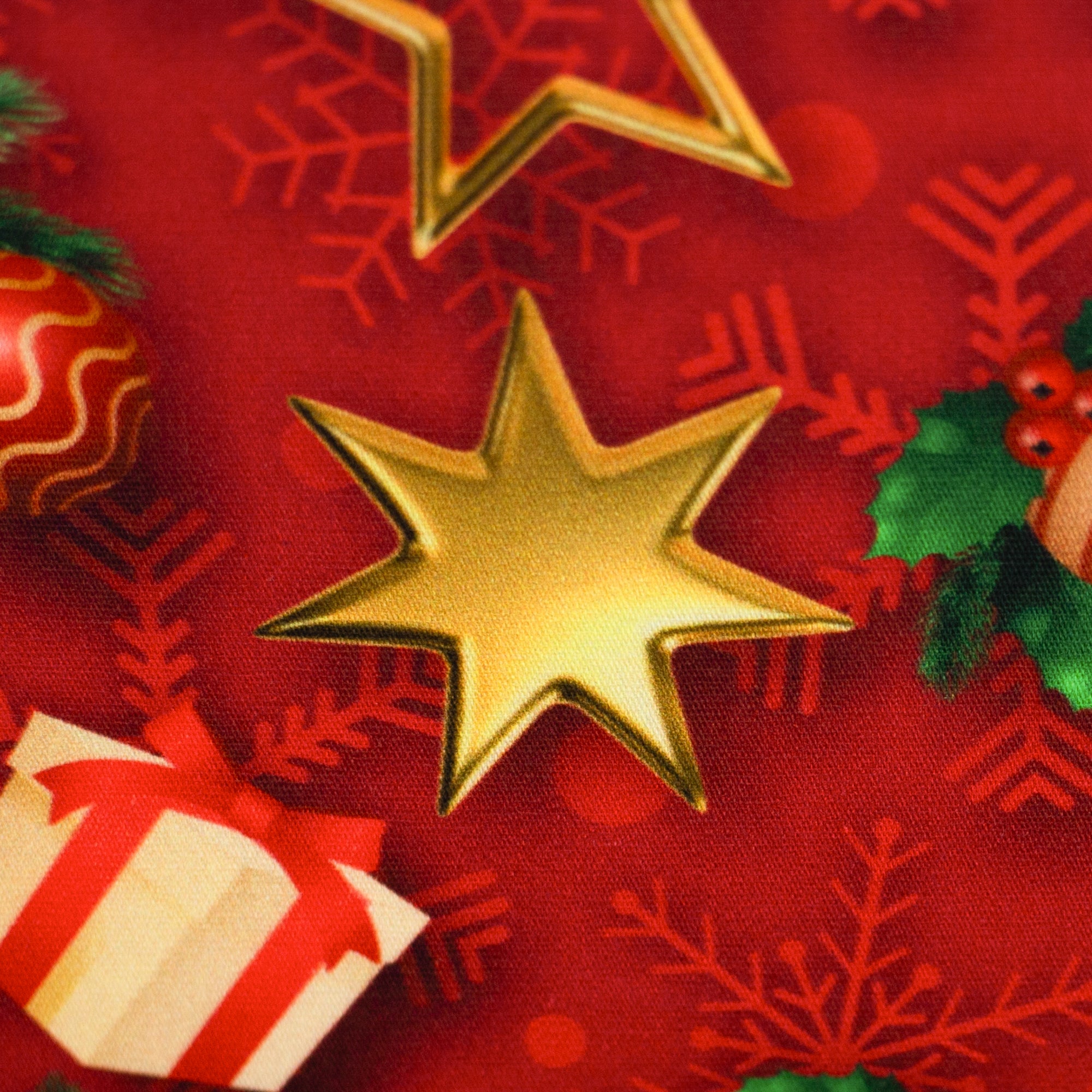 Baumwollwebware „Merry Christmas“ – Weihnachtskugeln, Geschenke & Sterne, Swafing