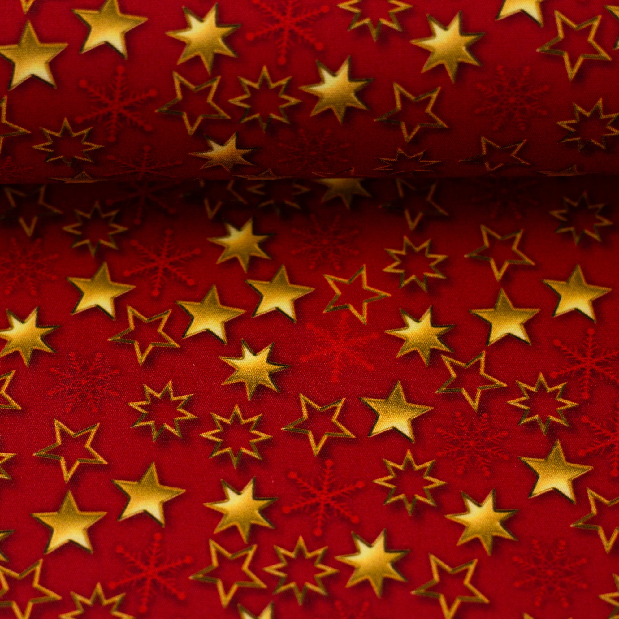 Baumwollwebware „Merry Christmas“ – goldene Sterne auf Rot, Swafing