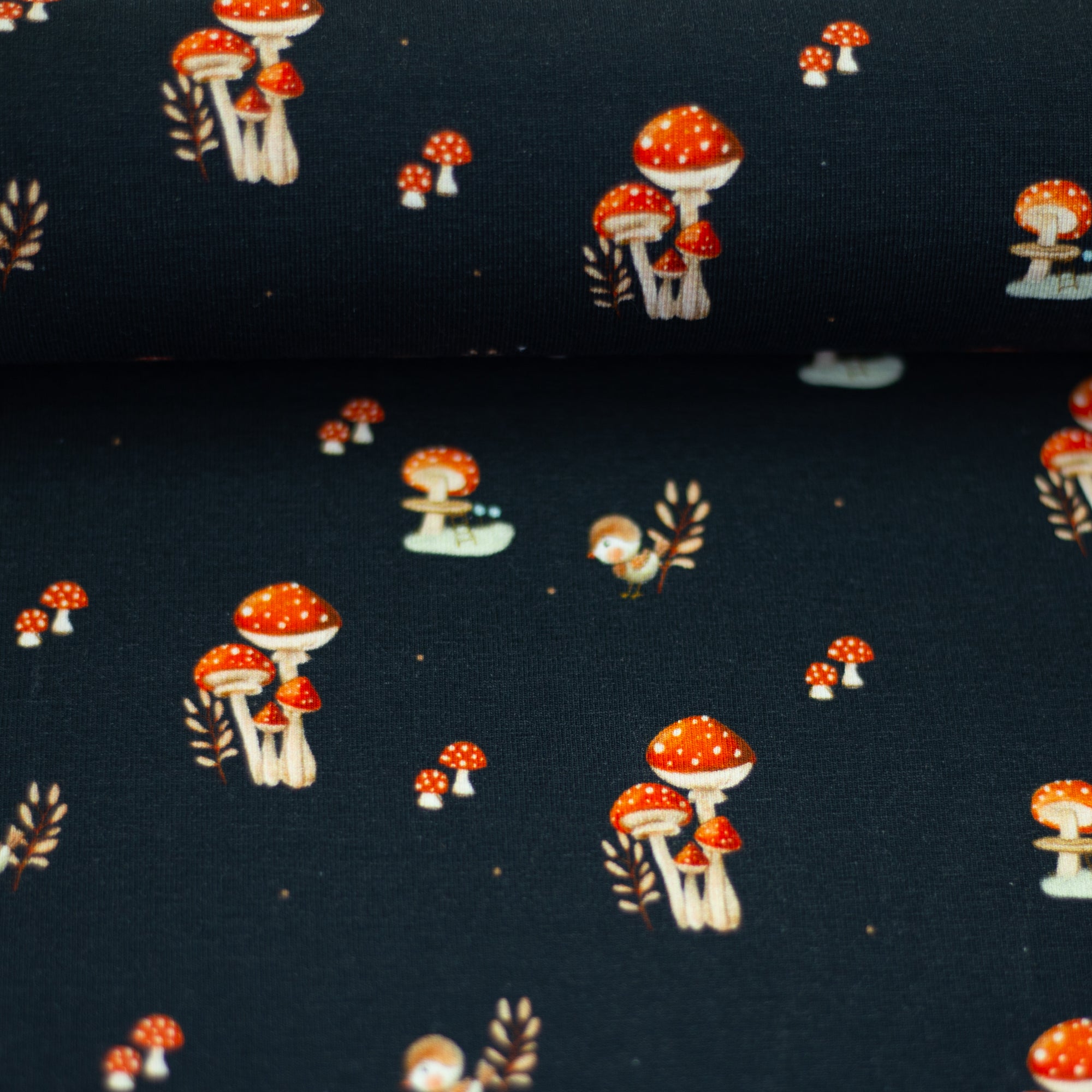 Pilzhausen by Eda & Mo, Jersey Baumwolle, Pilze, dunkelblau, Swafing