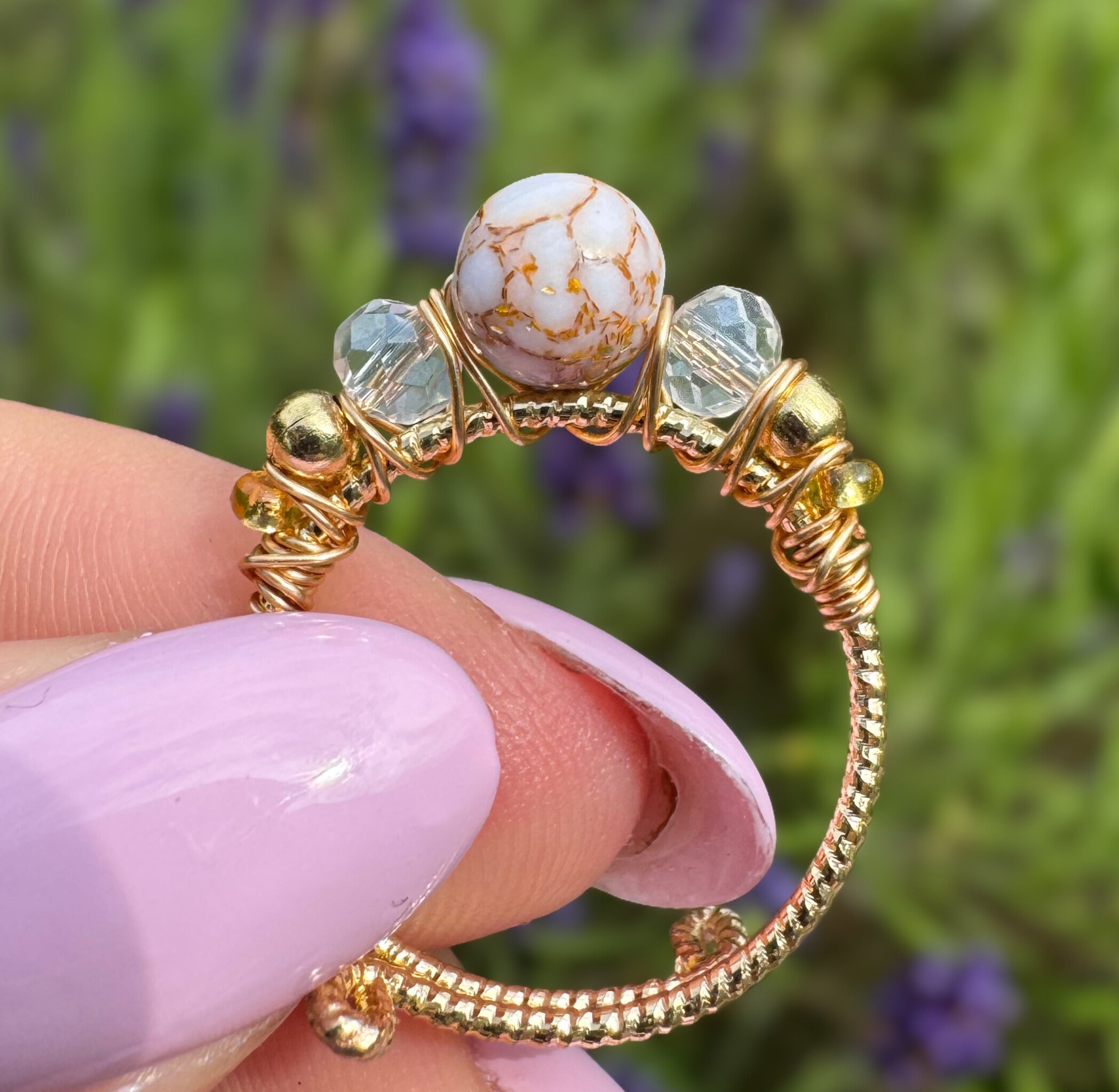 Verstellbarer Howlith-Ring – Marquise Design, 18K vergoldet