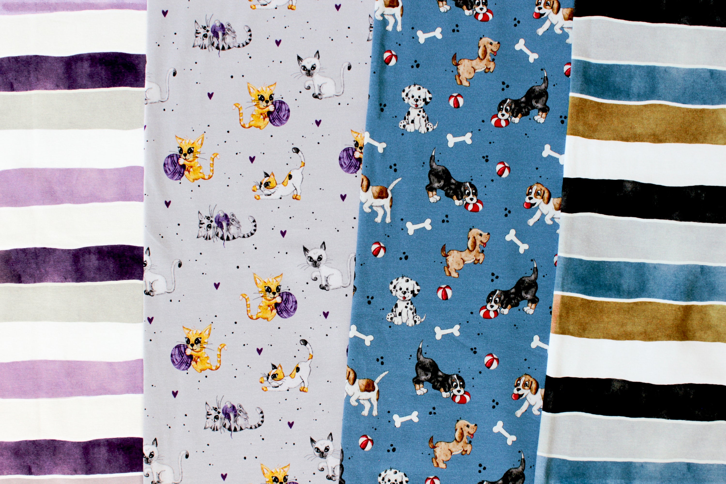 Baumwolljersey „Cats & Dogs“ Streifen by Sabine Marschall, Swafing, Lila