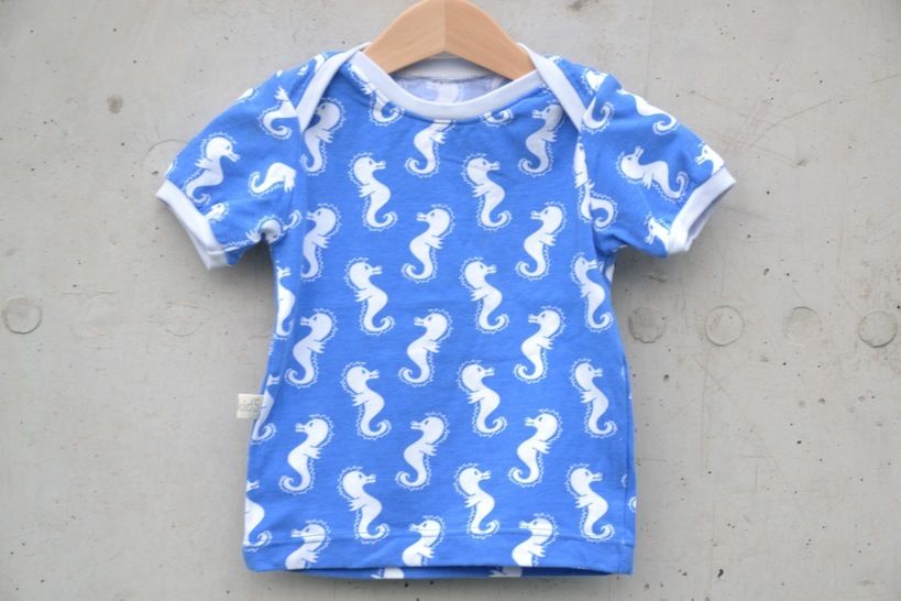 Papierschnitt Baby-Basic-Shirt + Booklet