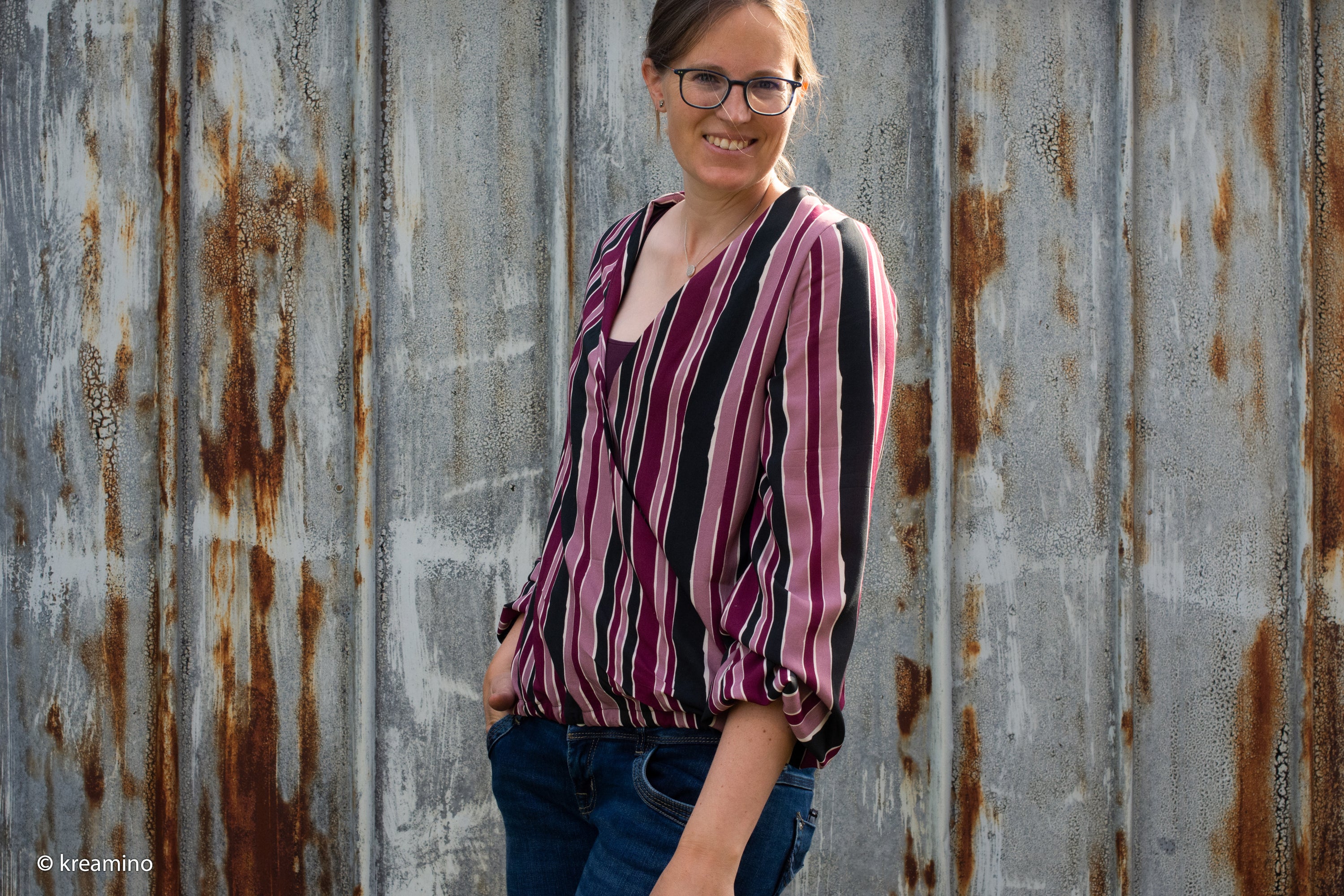 Antonia, Viskose Webware 400639 Längsstreifen, rosa/schwarz/beere